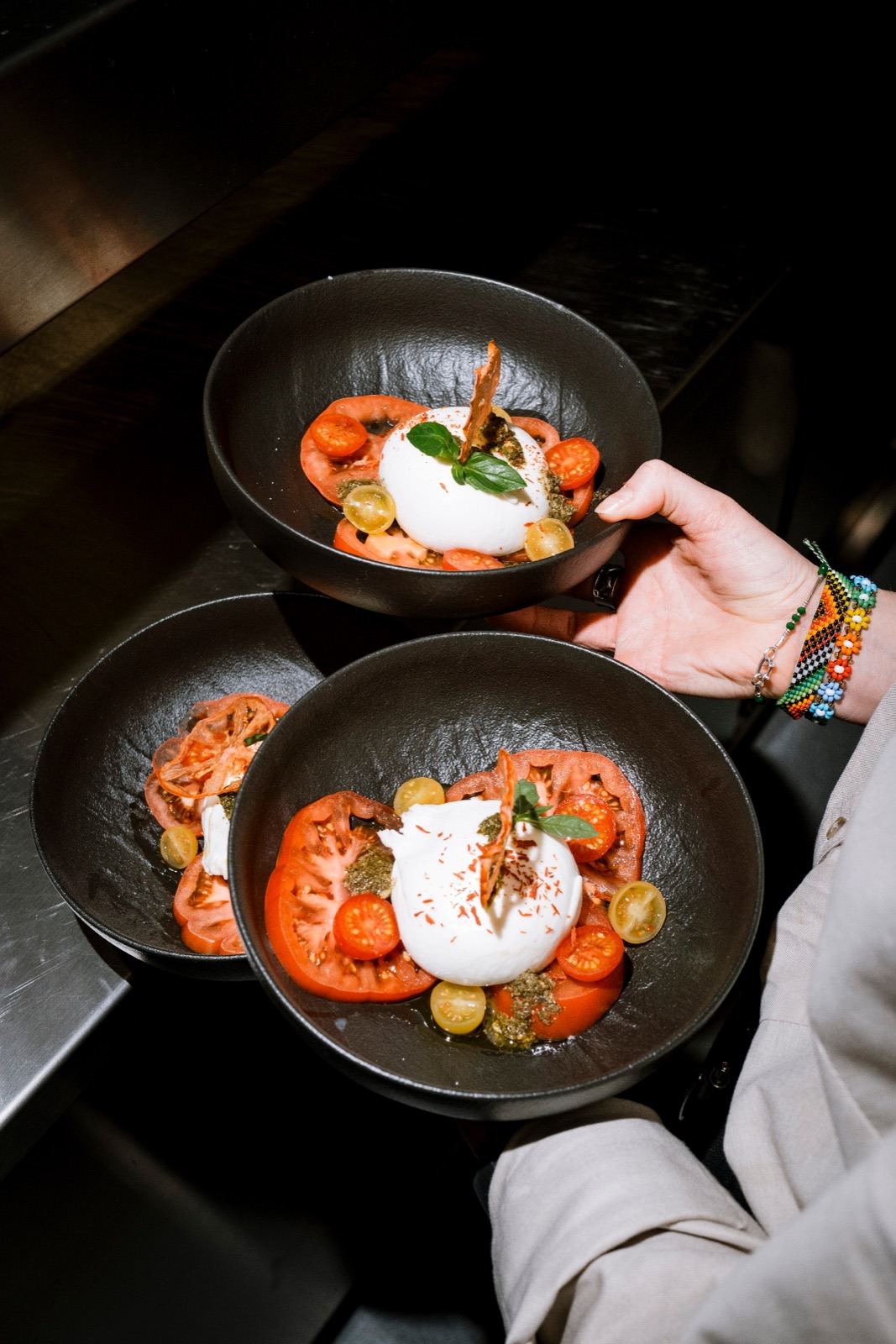 Burrata Caprese mit frischen Tomaten