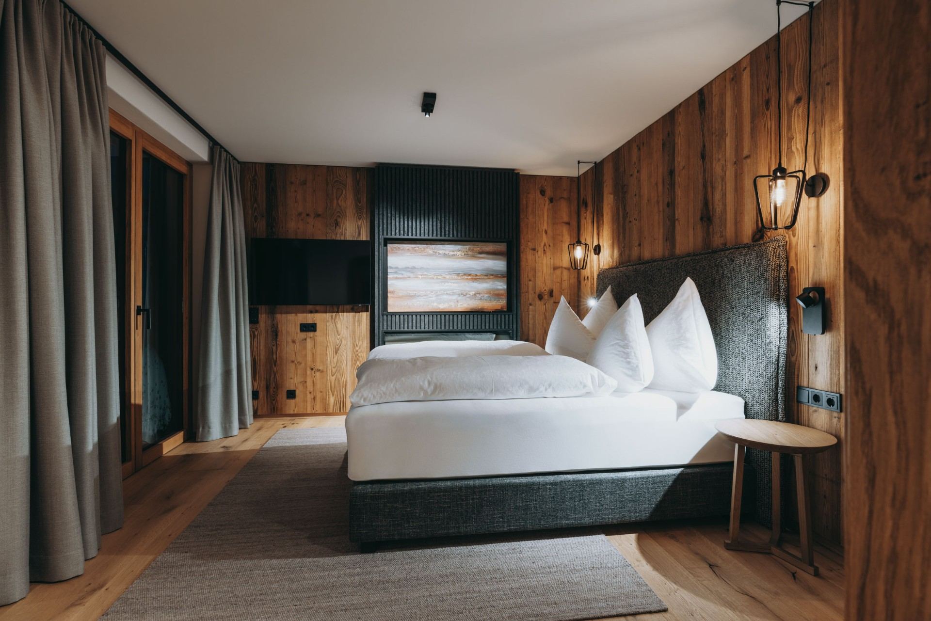 Suite N°1 Hauptansicht mit alpinem Panorama