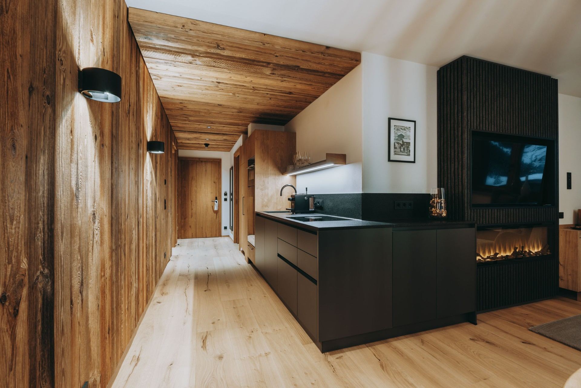 Cheminée flamboyante avec revêtement en pierre naturelle, Room N°1 Balma Lech