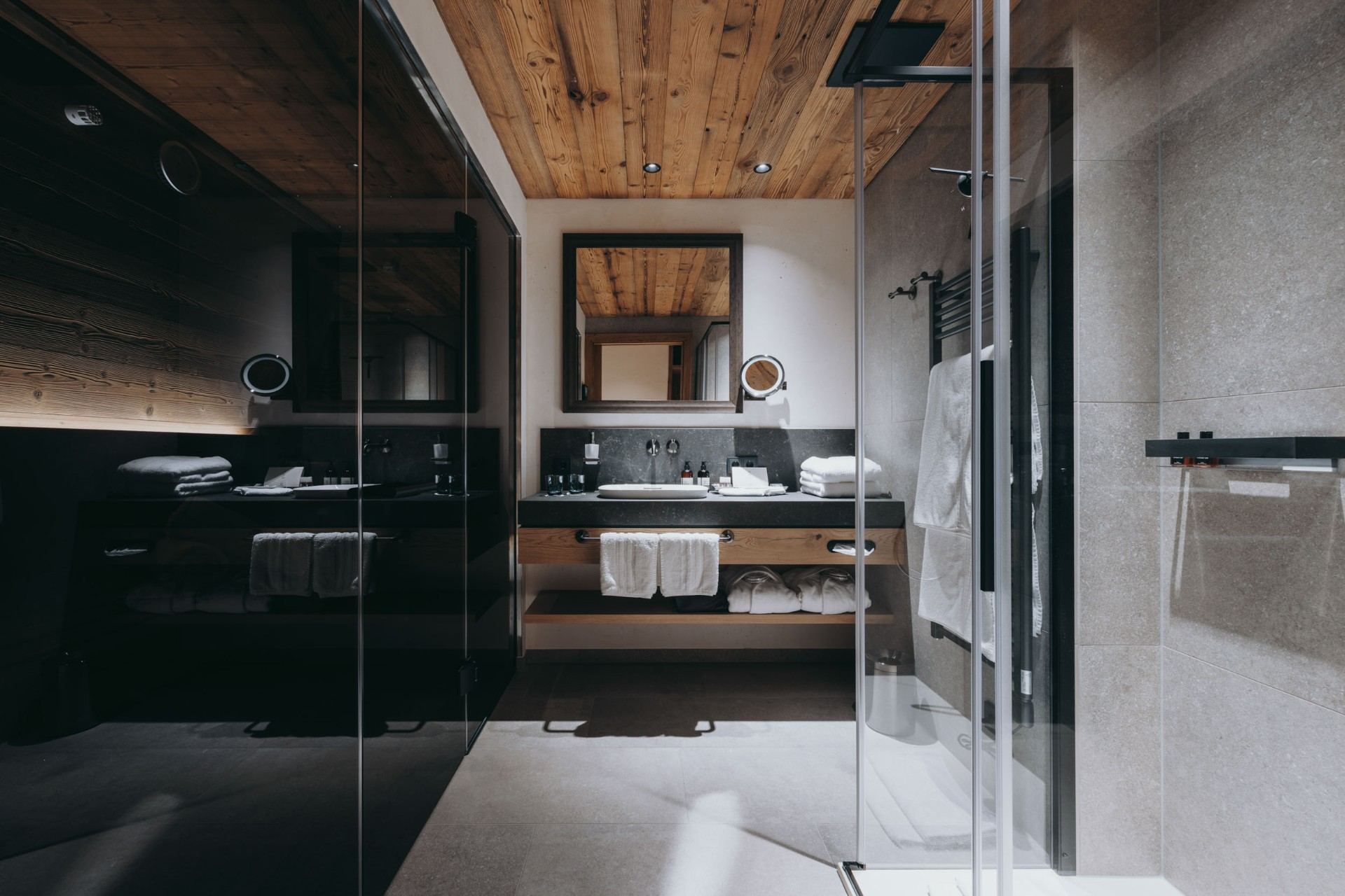 Elegantes Spa-Badezimmer in Room N°2