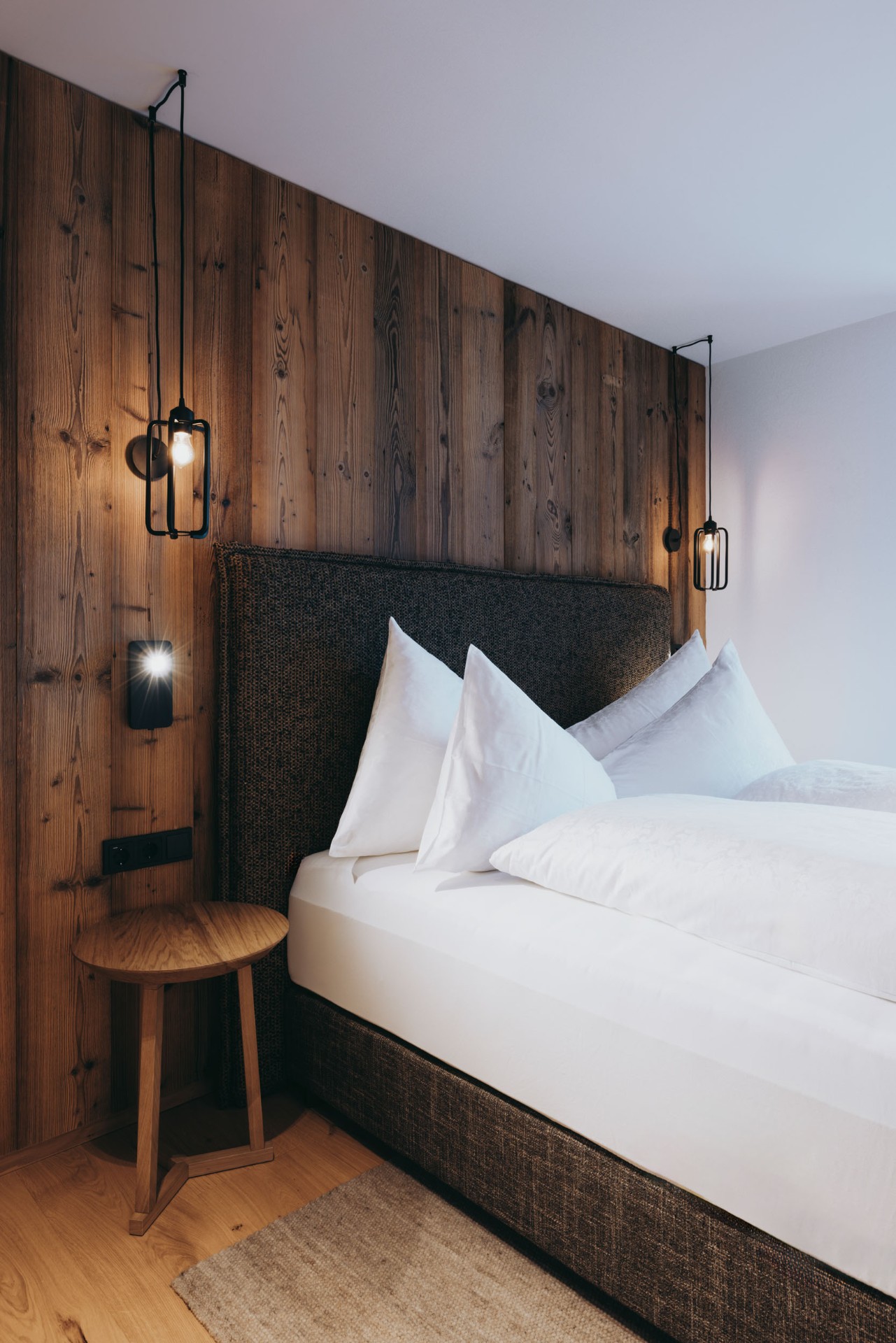 Lit double avec suspensions dans Room N°3