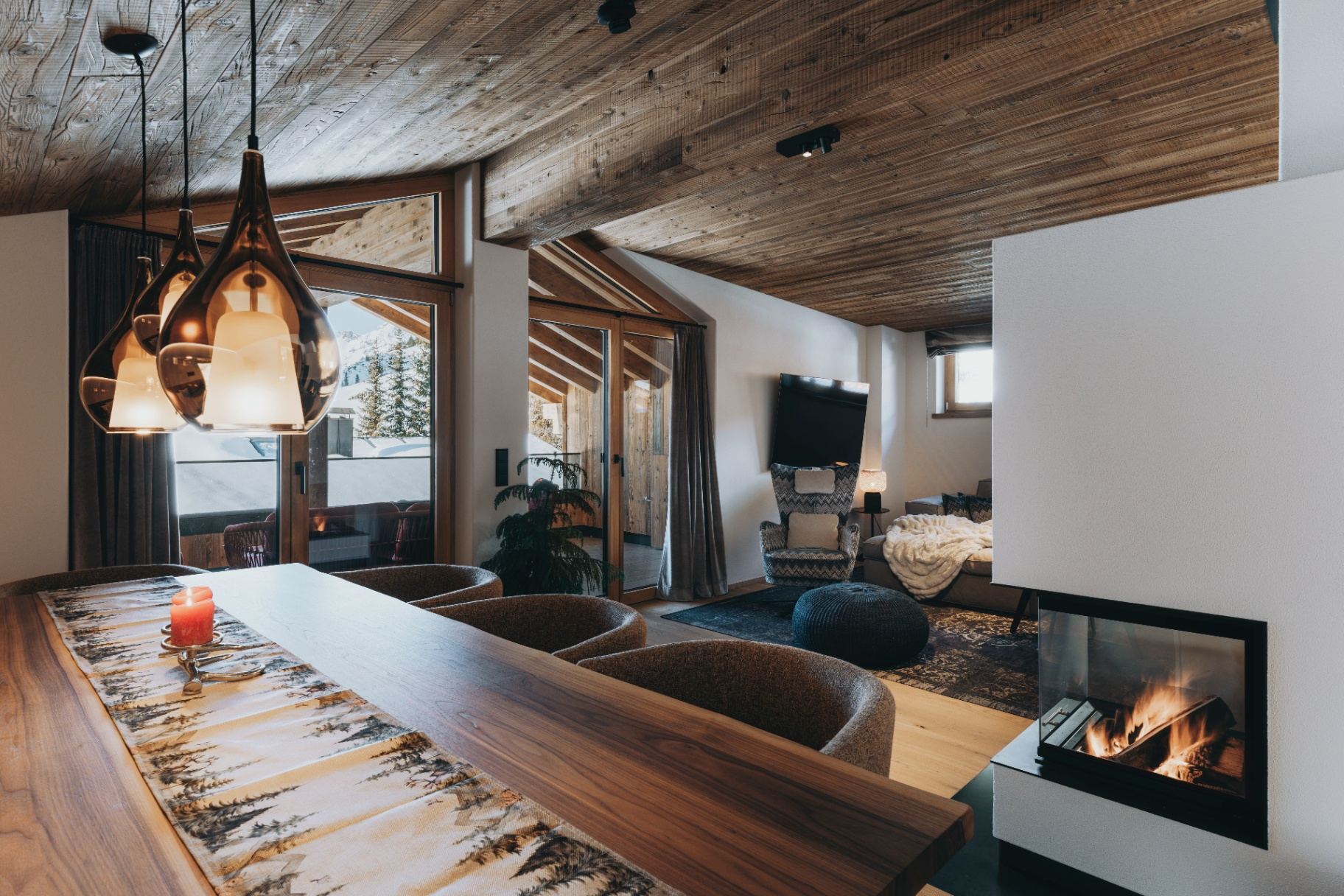 Salon d'hiver avec vue montagne